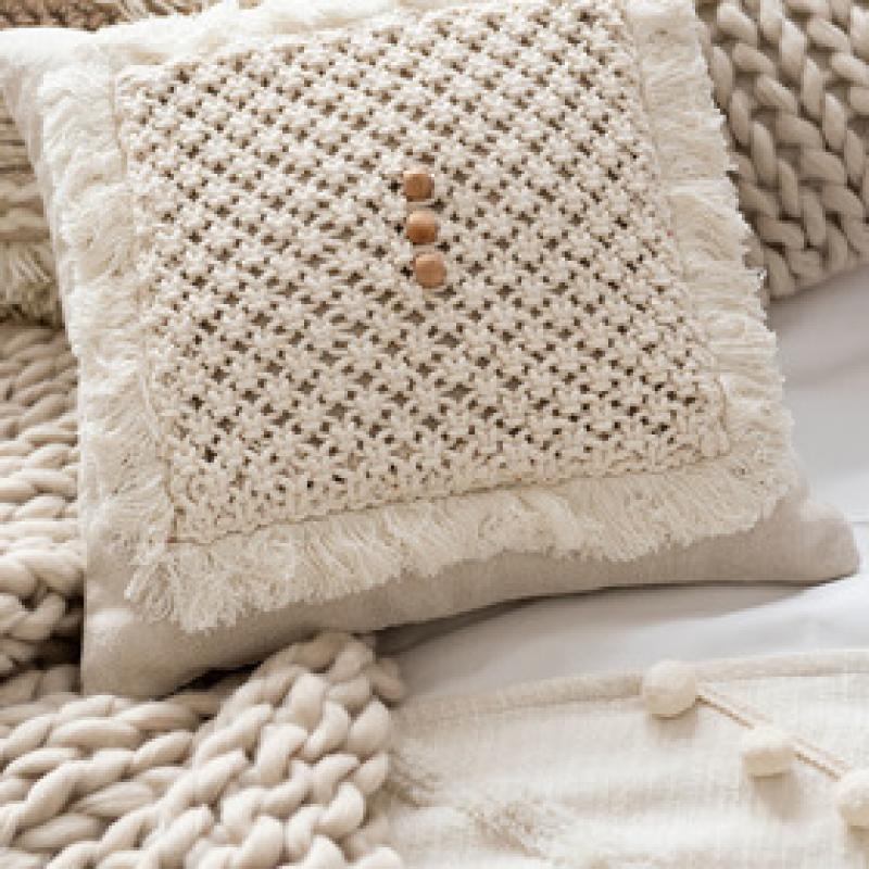 COUSSIN CROCHETE CREME JO98451