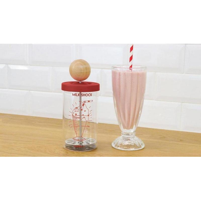 Shaker à milkshake et verres